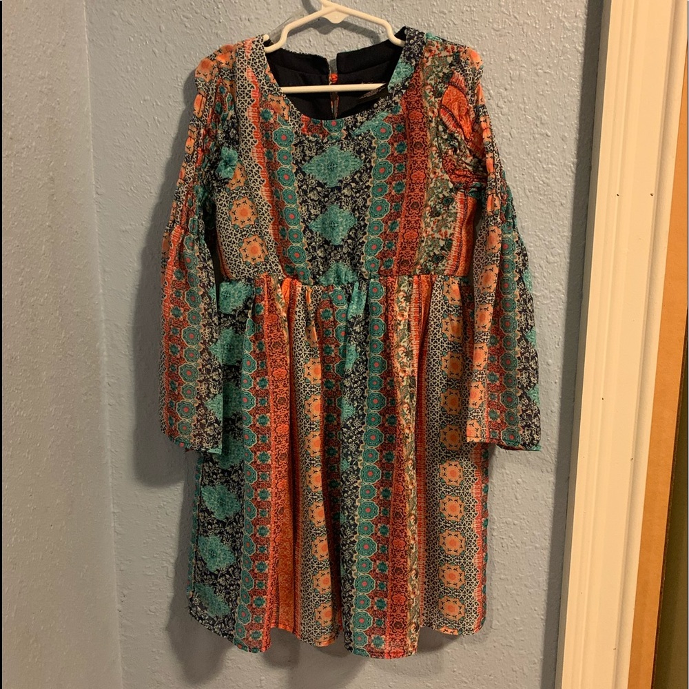 Girls size 6 bell sleeved dress